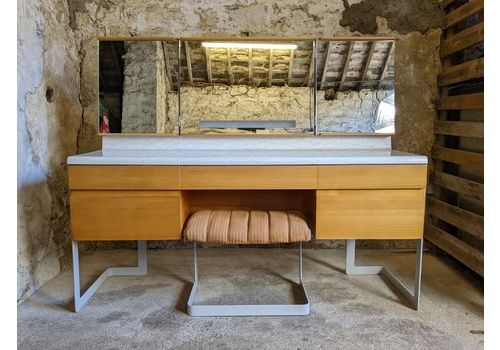 Vintage & Antique Dressing Tables