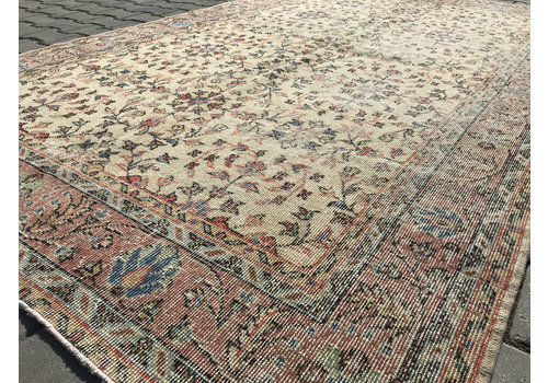 Vintage & Antique Textiles