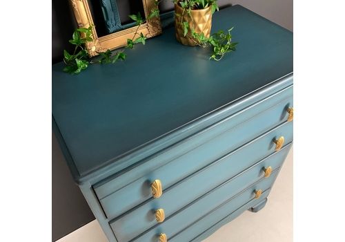 Vintage & Antique Chests Of Drawers